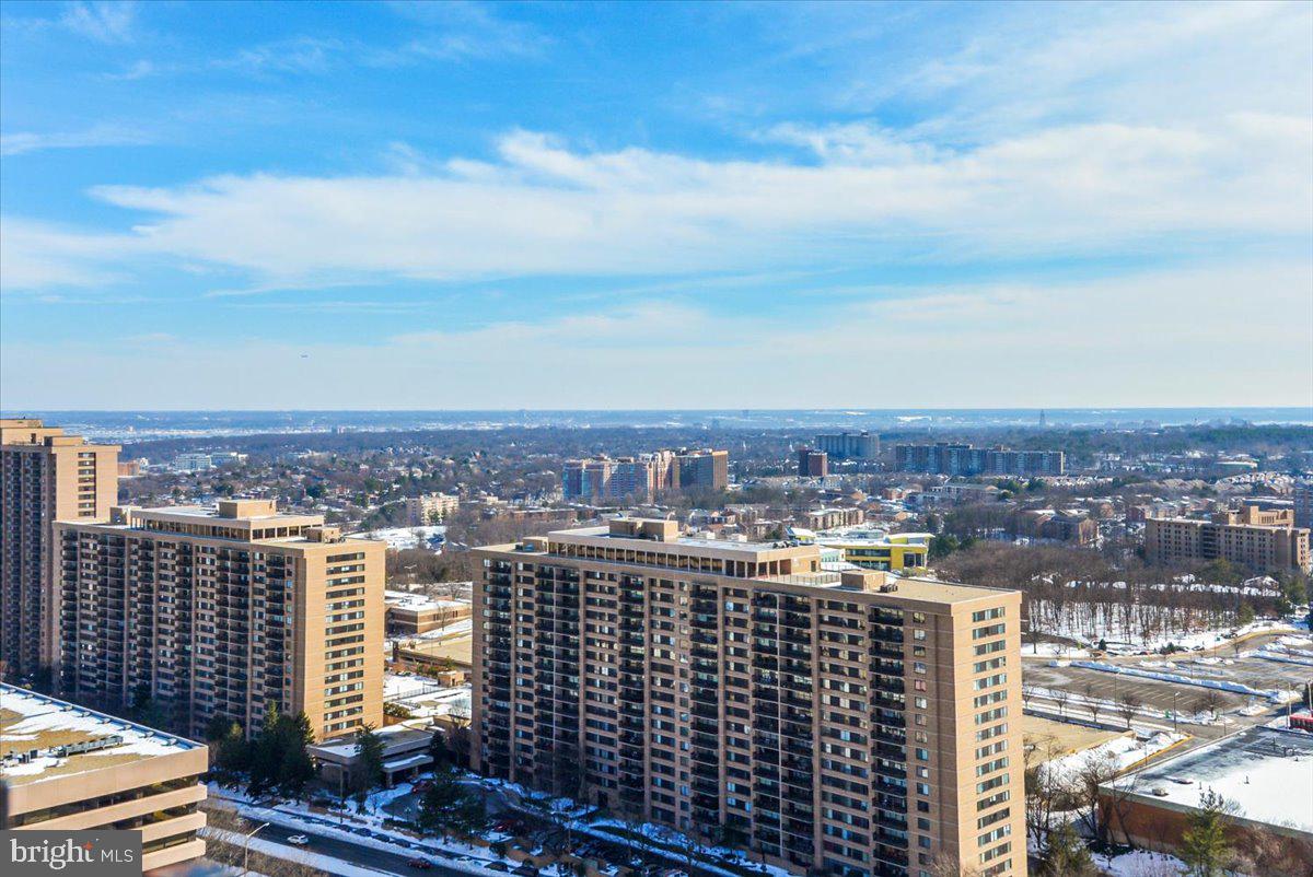 SKYLINE SQUARE CONDO - Residential