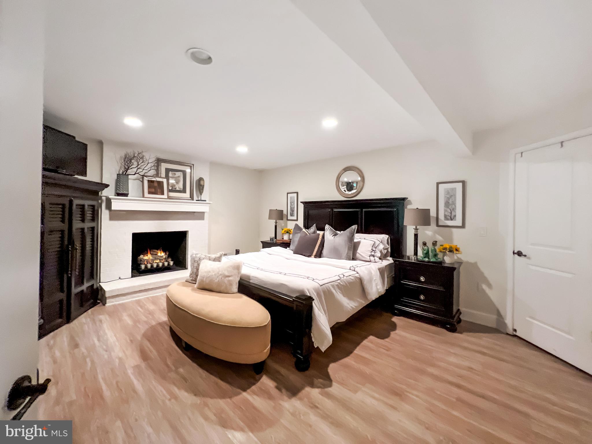 VALE WOODS KNOLLS - Residential