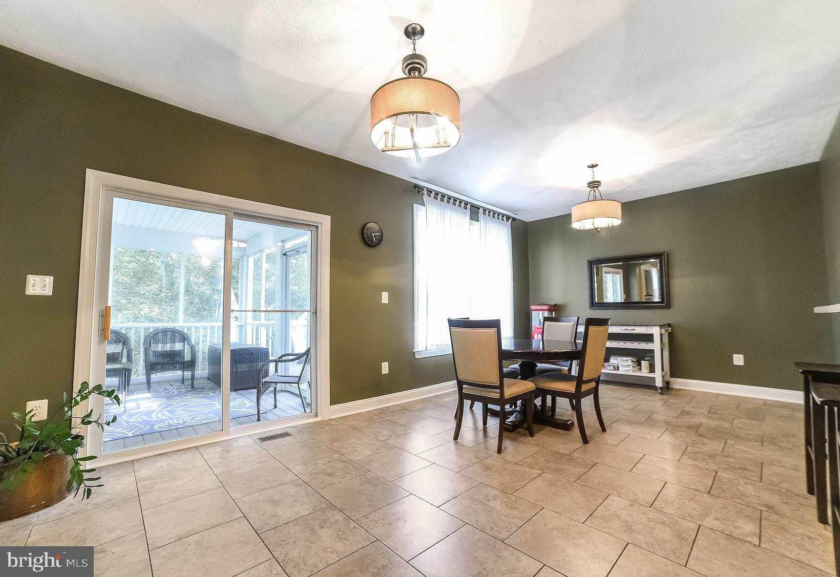 RIVERSIDE FARMS - Residential