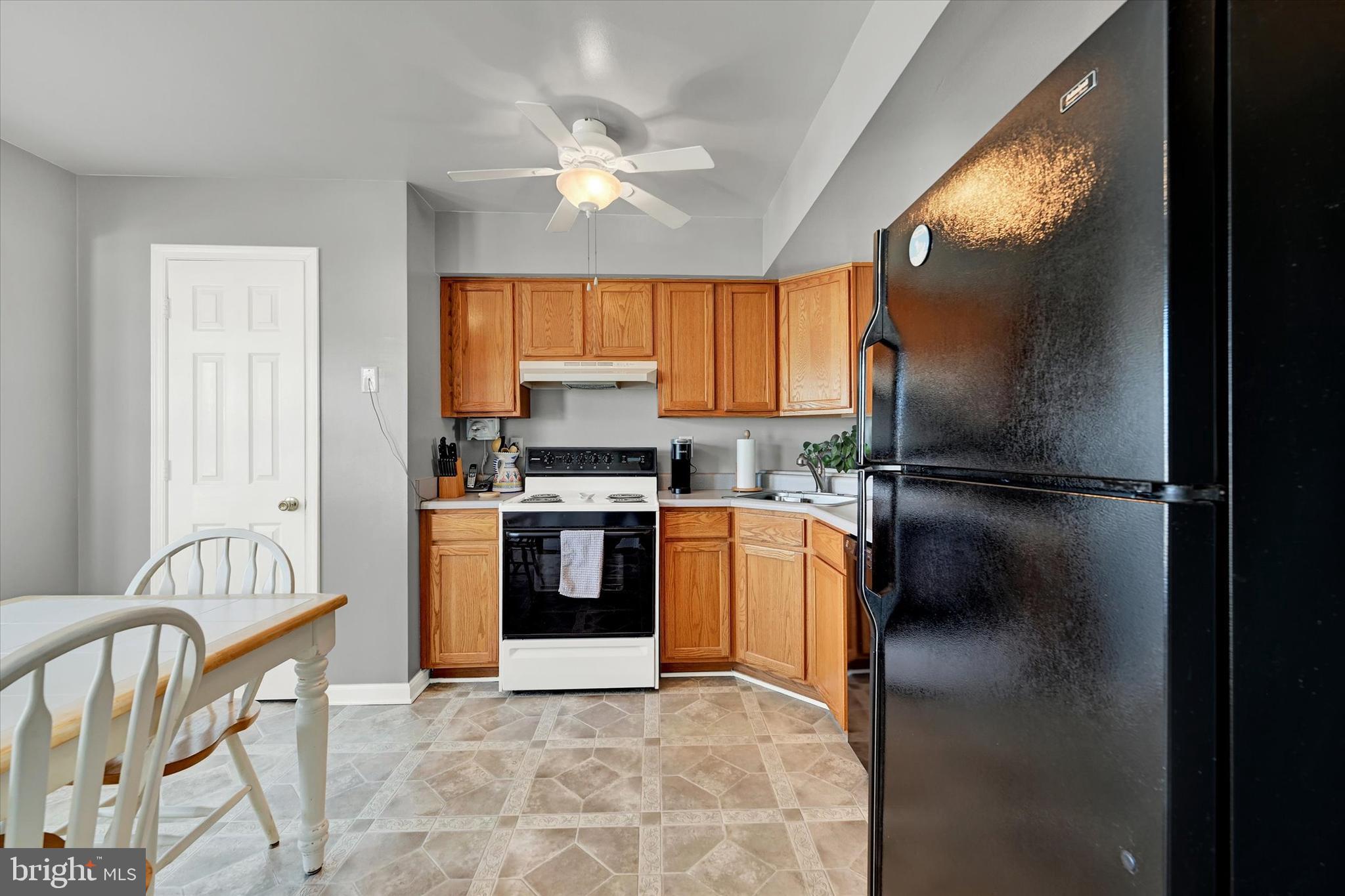 CARROLLWOOD MANOR - Residential