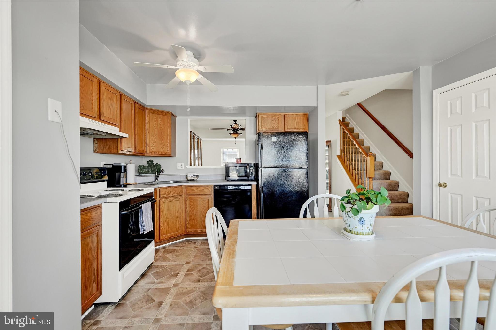 CARROLLWOOD MANOR - Residential