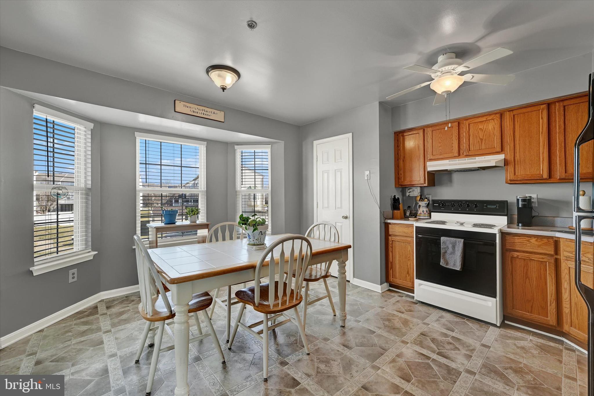 CARROLLWOOD MANOR - Residential