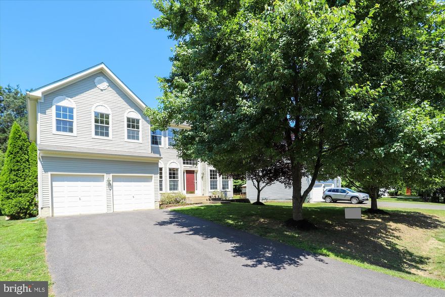 Attractive colonial in Town of Culpeper close to shopping, restaurants and more!  This lovely home features 4 bedrooms, 3.5 baths, beautiful kitchen with large island and gas cook top, tile backsplash, stainless steel appliances, double wall oven, plenty of white cabinets with desk/work station, ceramic tile floors and breakfast area that leads to a back deck. Large great room off breakfast area with gas fireplace/mantel and ceiling fan.  Large primary suite with sitting room boasts walk-in closets, soaking tub, separate shower, and large double vanity. Fully finished basement with rec room and full bath.  Brand new carpet, paint and refinished hardwood floors 2021.  Both FIOS and DSL available.