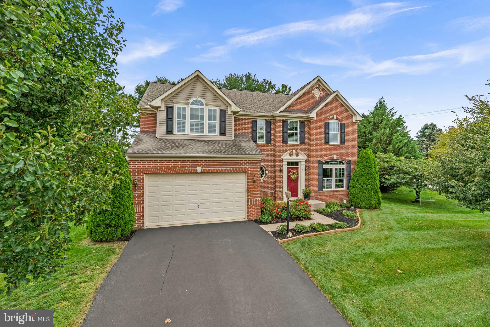 8711 FAIRWAY COURT
