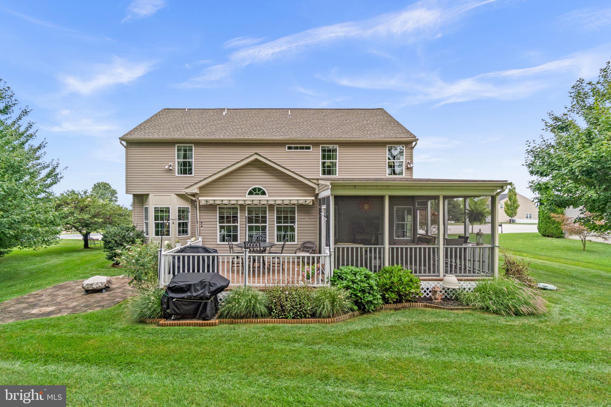 8711 FAIRWAY COURT