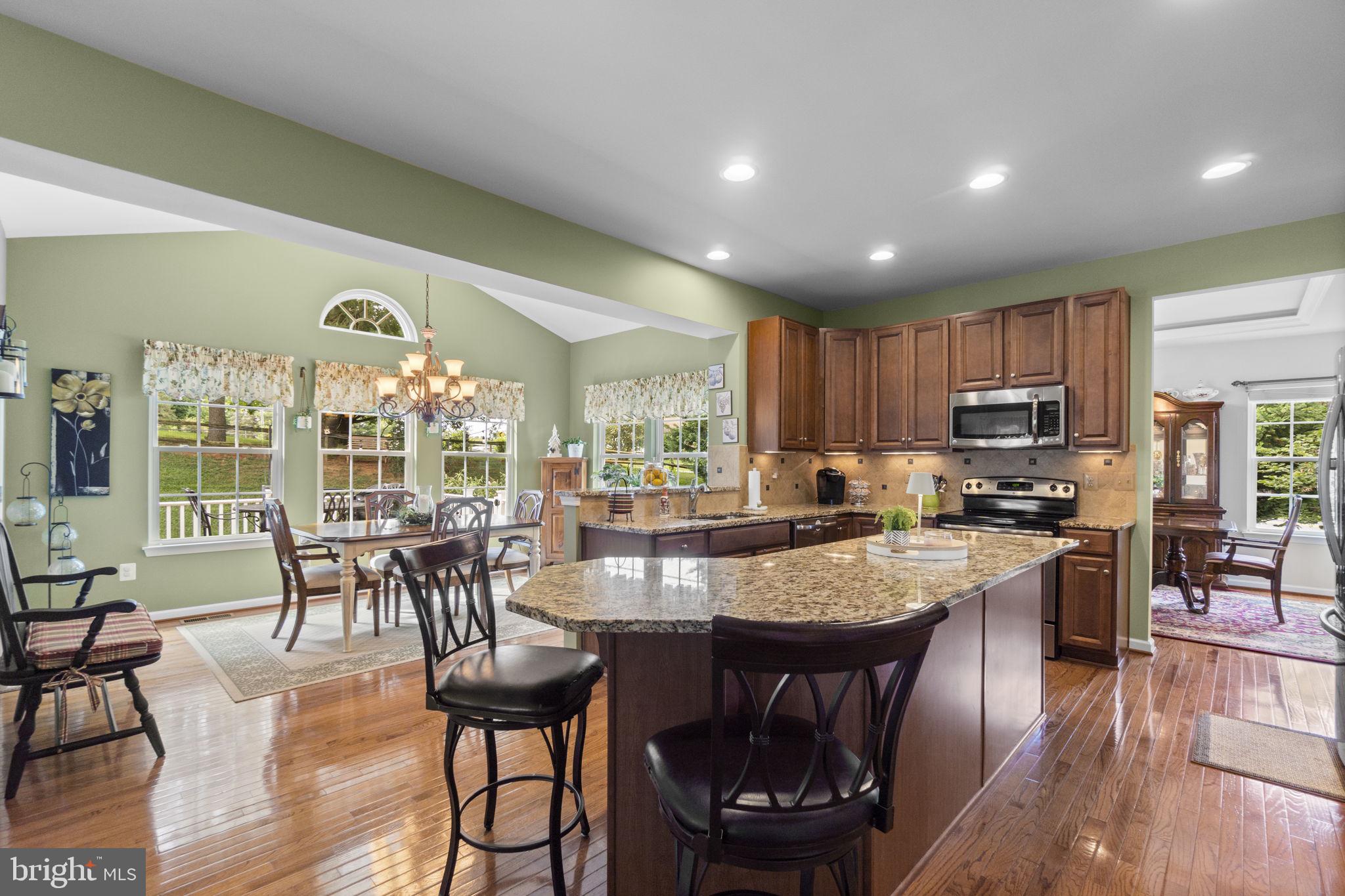8711 FAIRWAY COURT