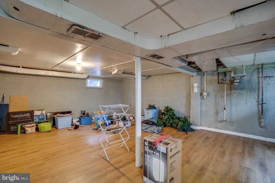 KENSINGTON ESTATES - Residential Lease