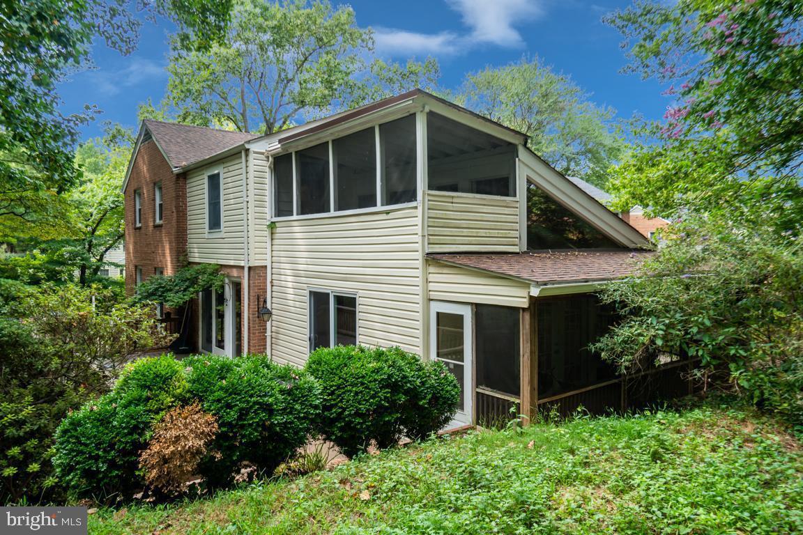 KENSINGTON ESTATES - Residential Lease