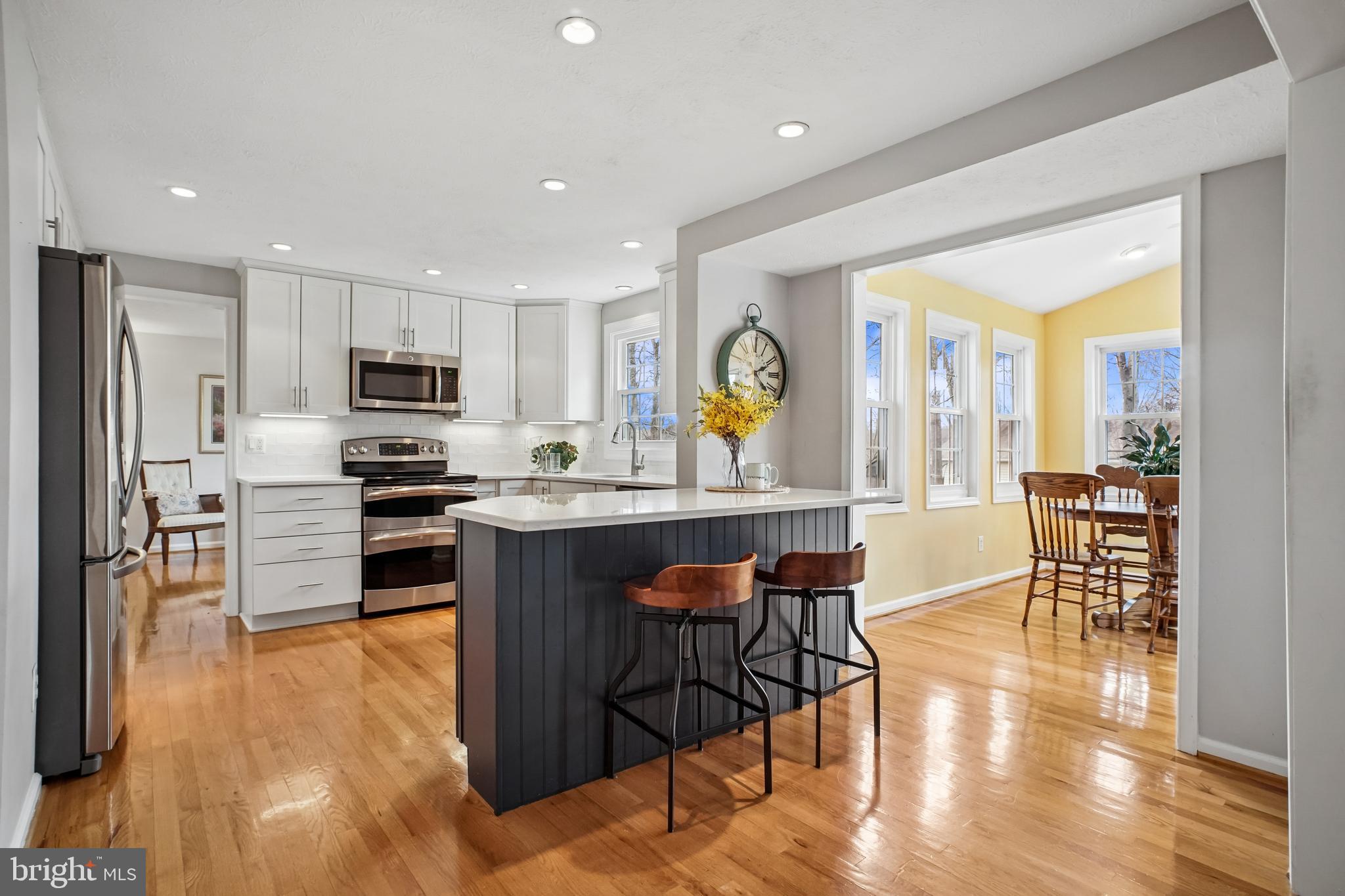 15418 BEACHVIEW DRIVE