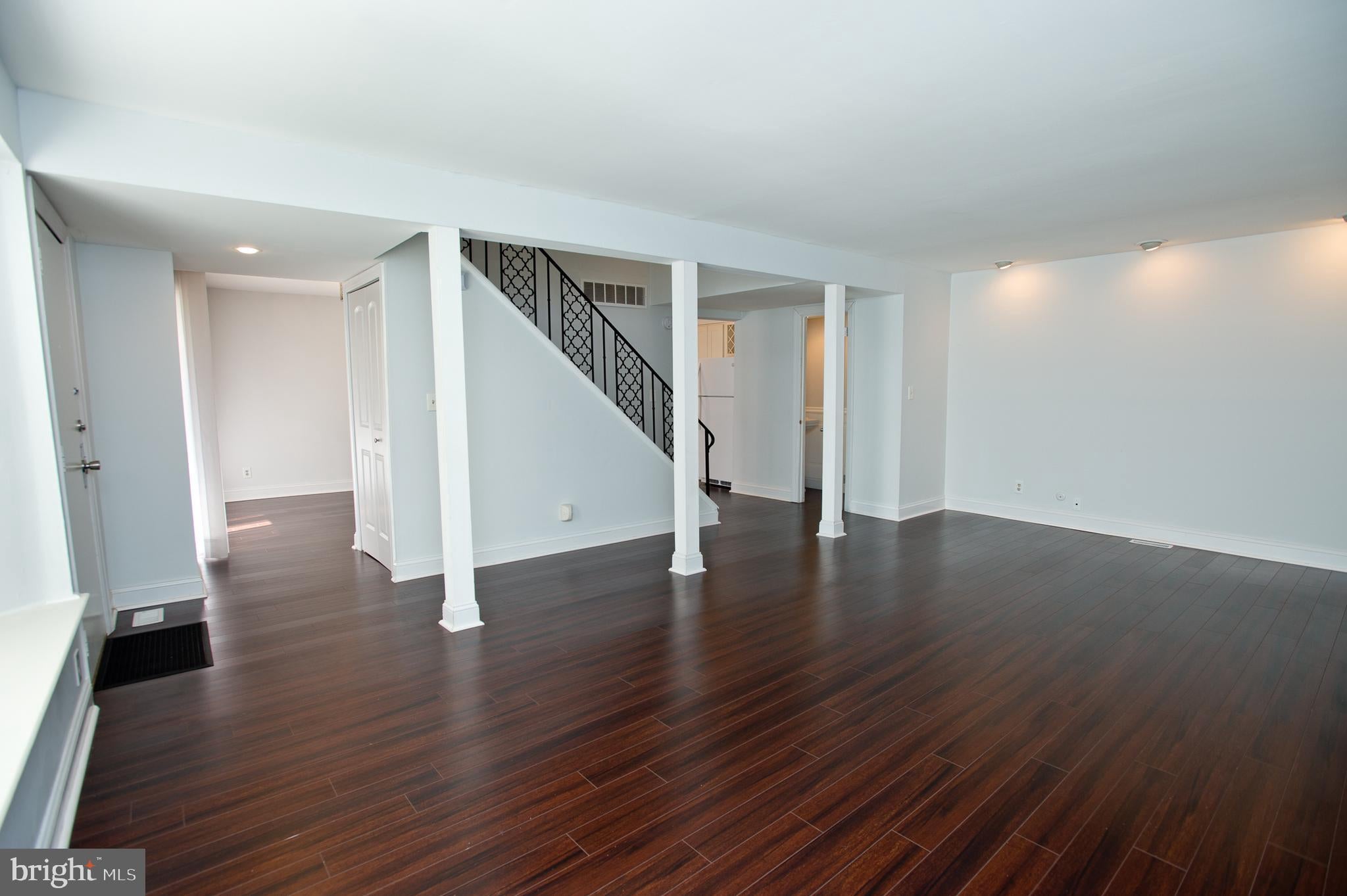 126 E CHELSEA CIRCLE