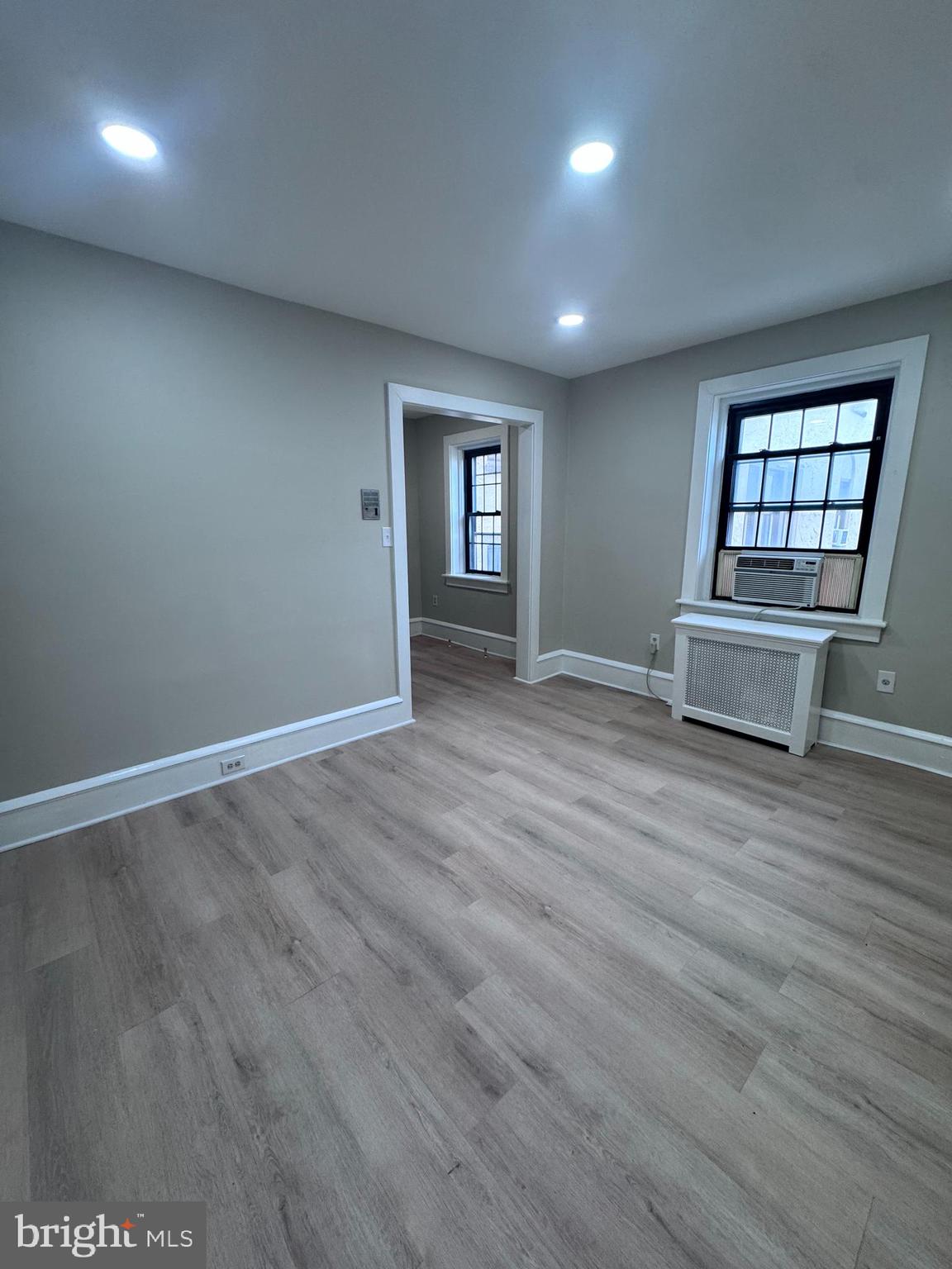 210 E MAPLE AVENUE B4