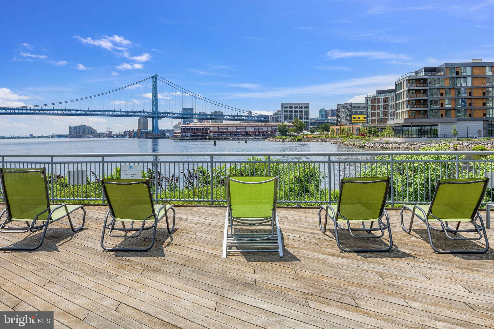 WATERFRONT SQUARE - Residential