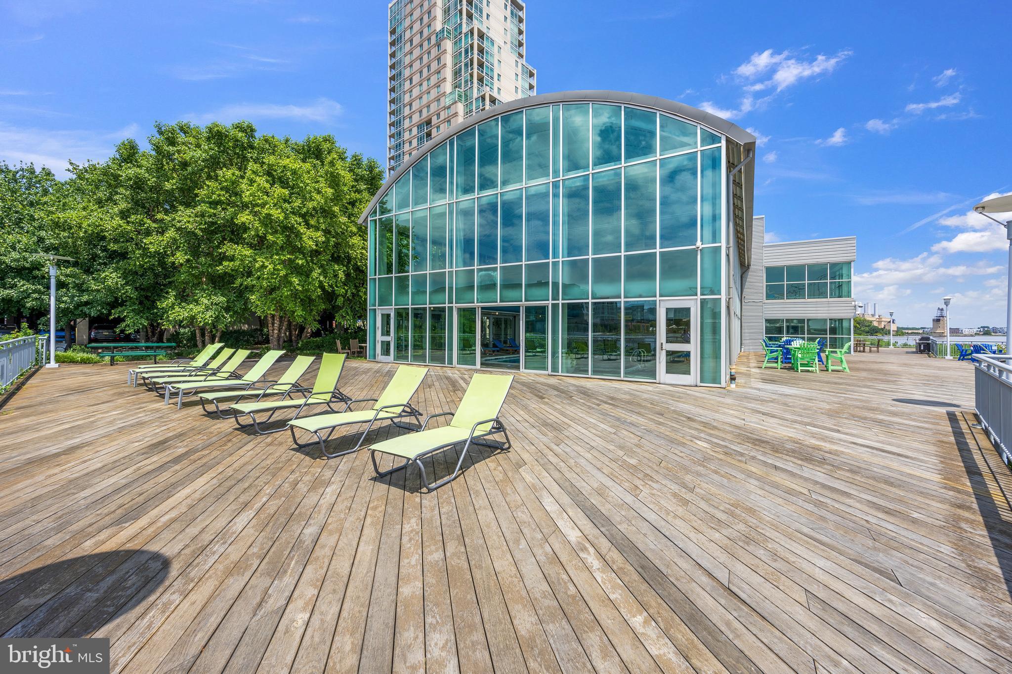 WATERFRONT SQUARE - Residential