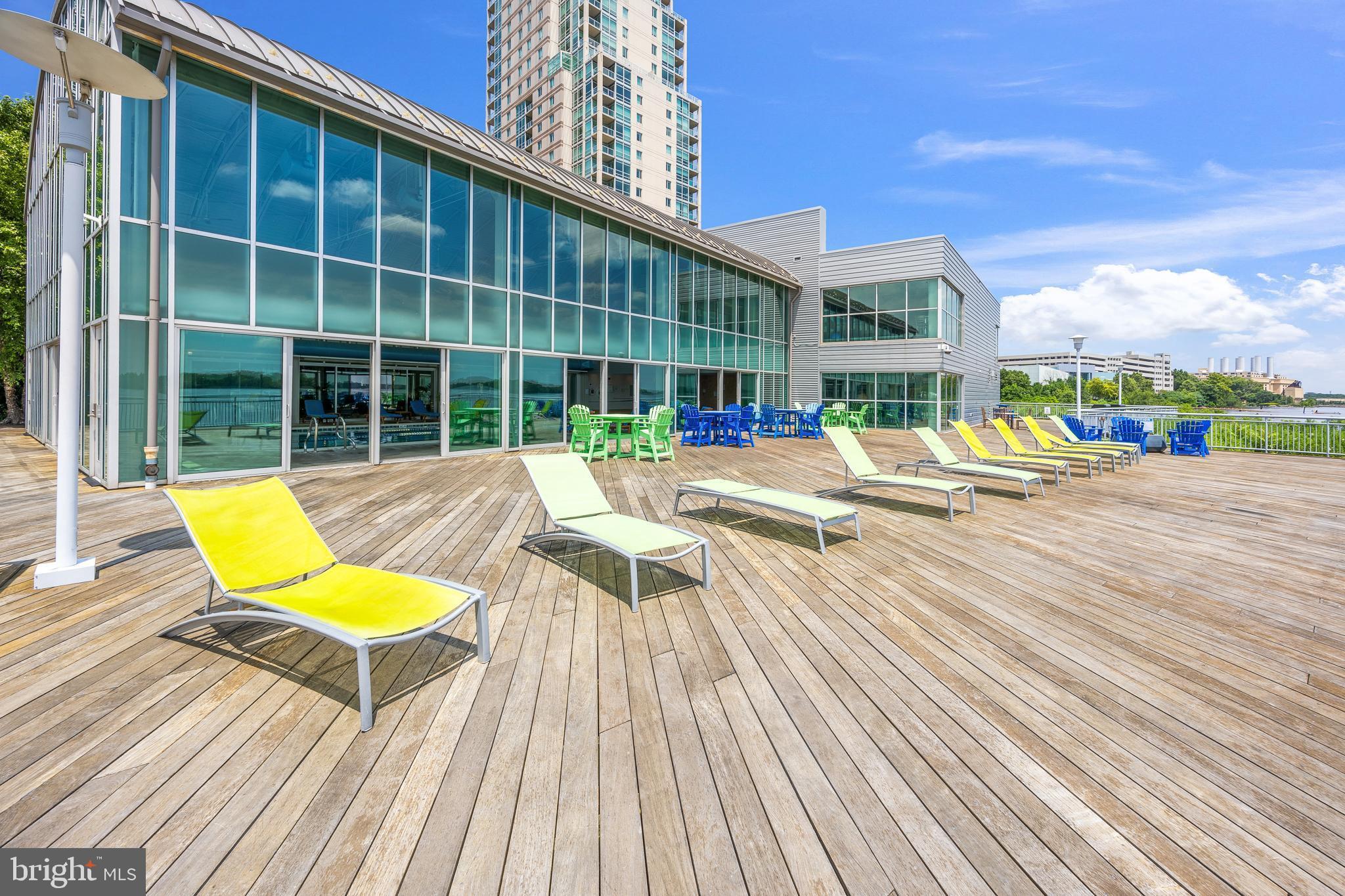 WATERFRONT SQUARE - Residential