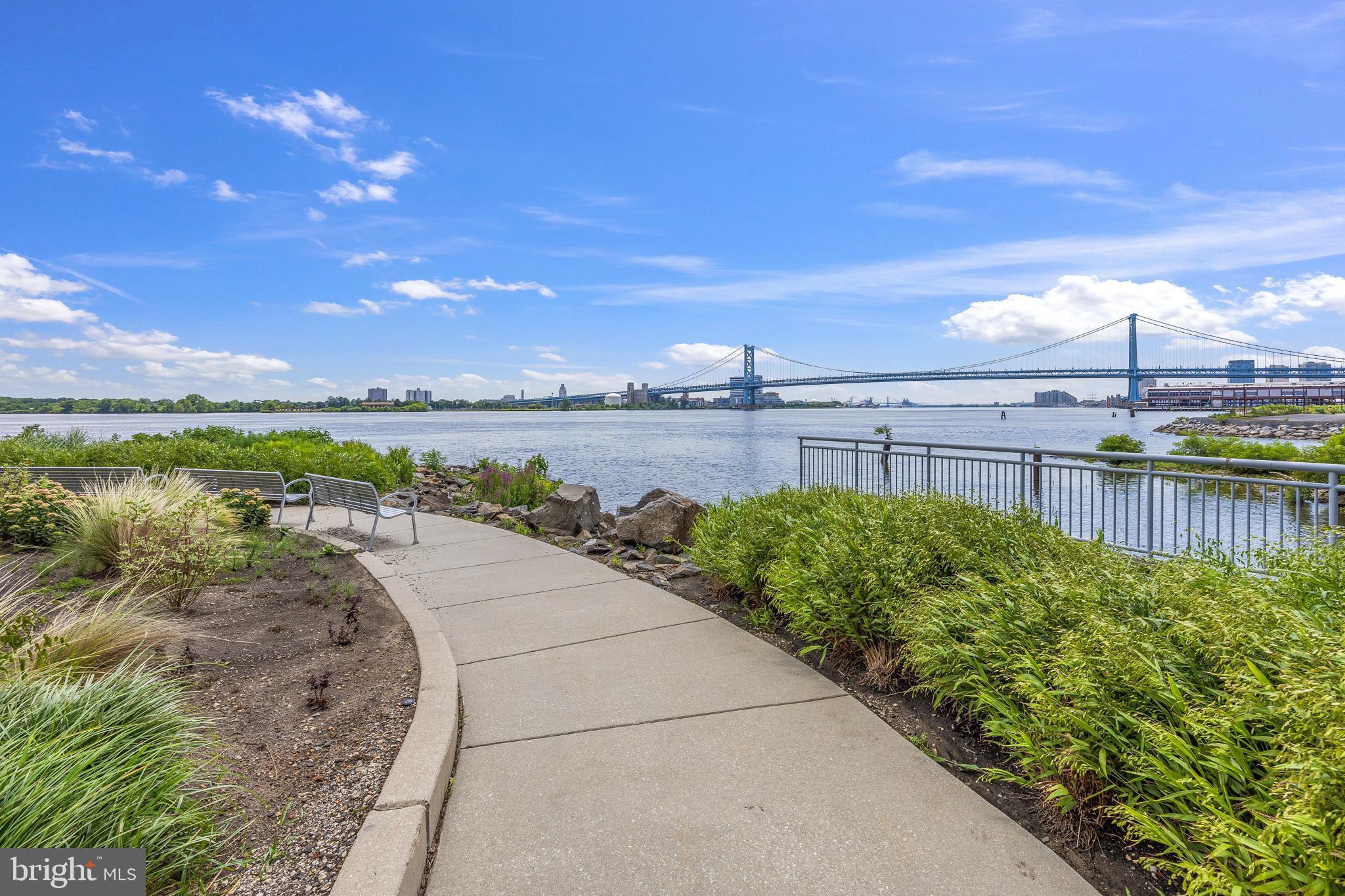 WATERFRONT SQUARE - Residential