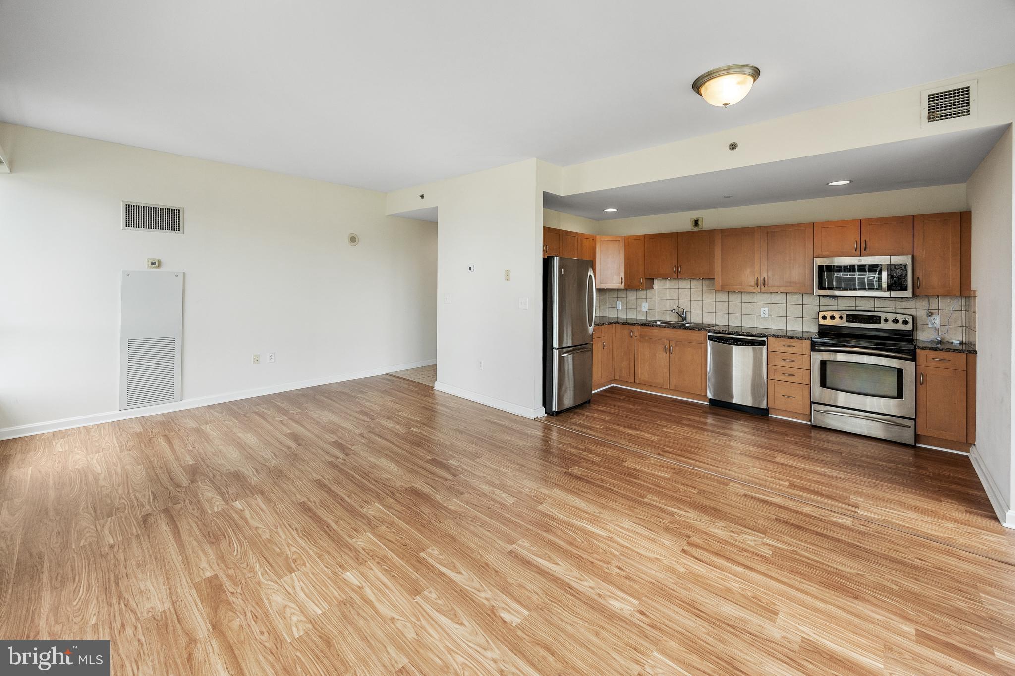 WATERFRONT SQUARE - Residential