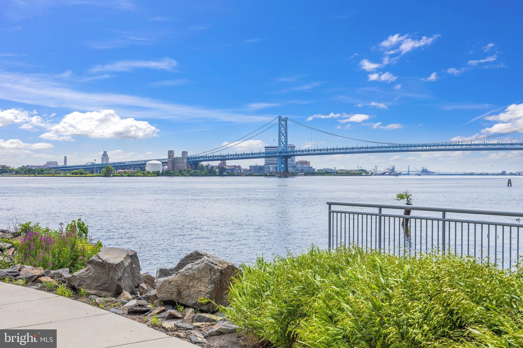 WATERFRONT SQUARE - Residential