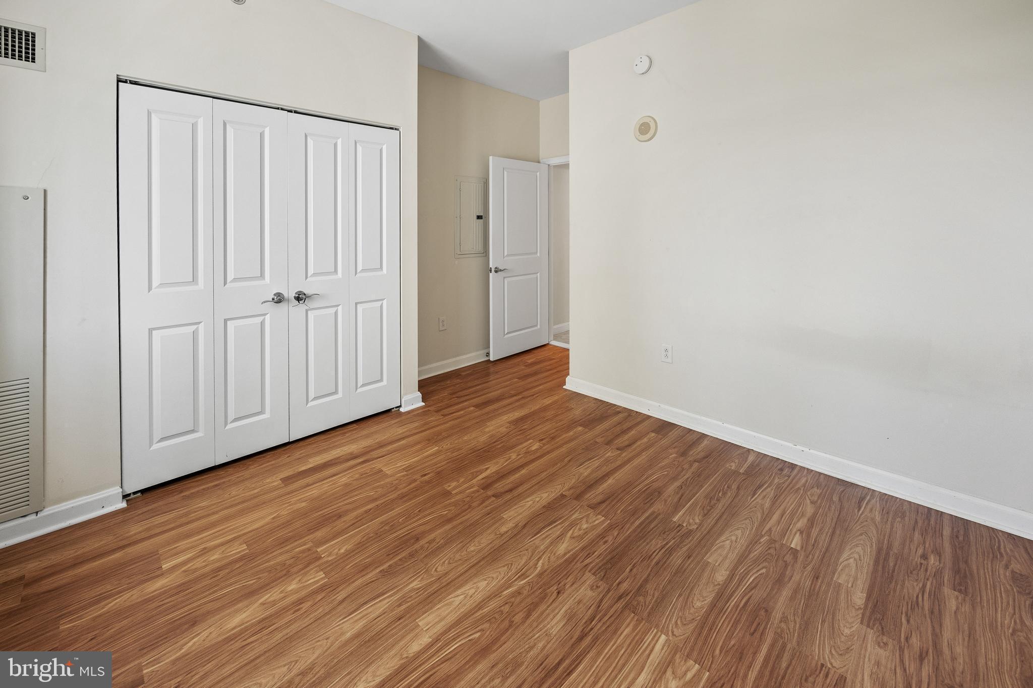 WATERFRONT SQUARE - Residential