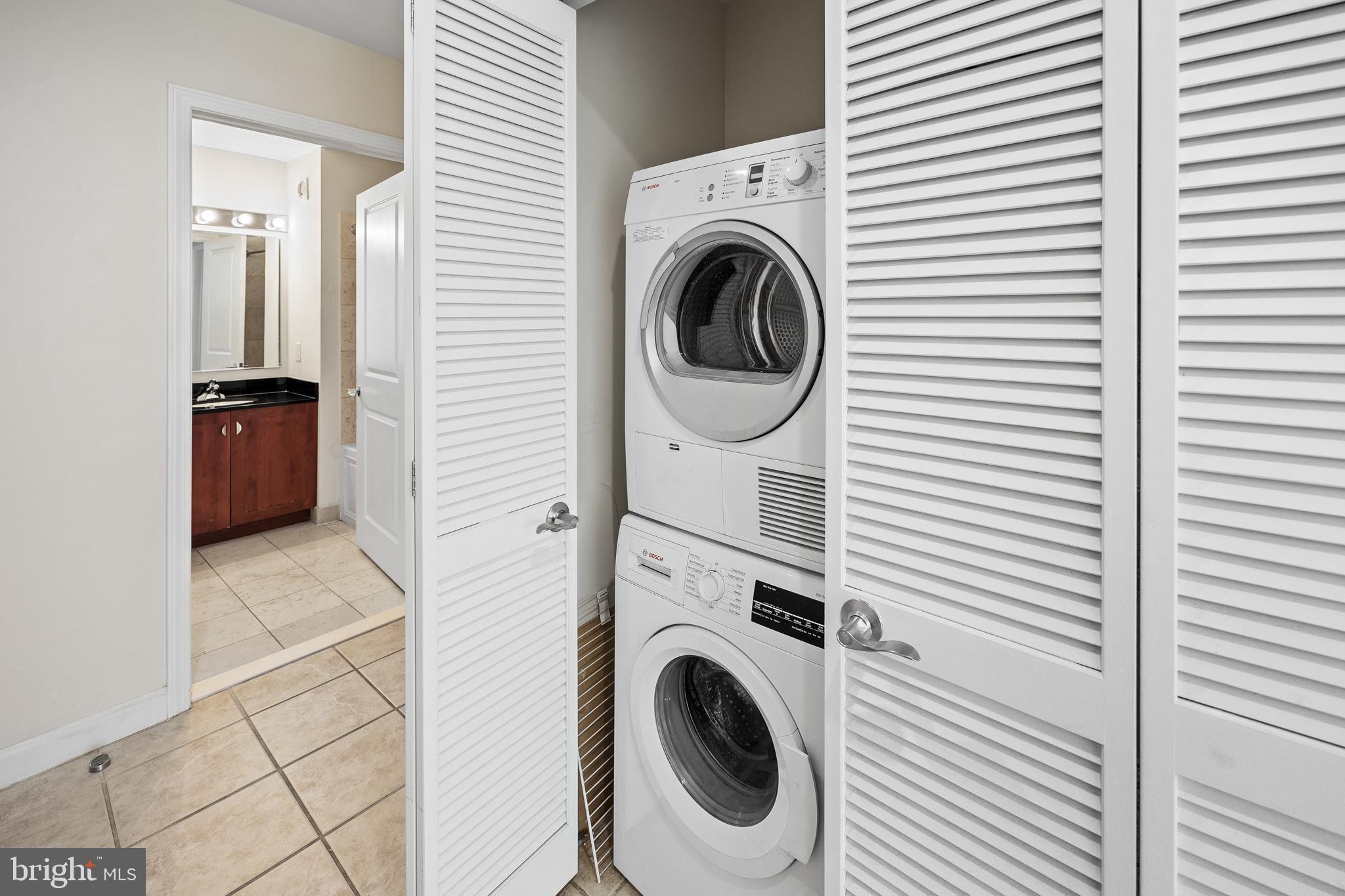 WATERFRONT SQUARE - Residential