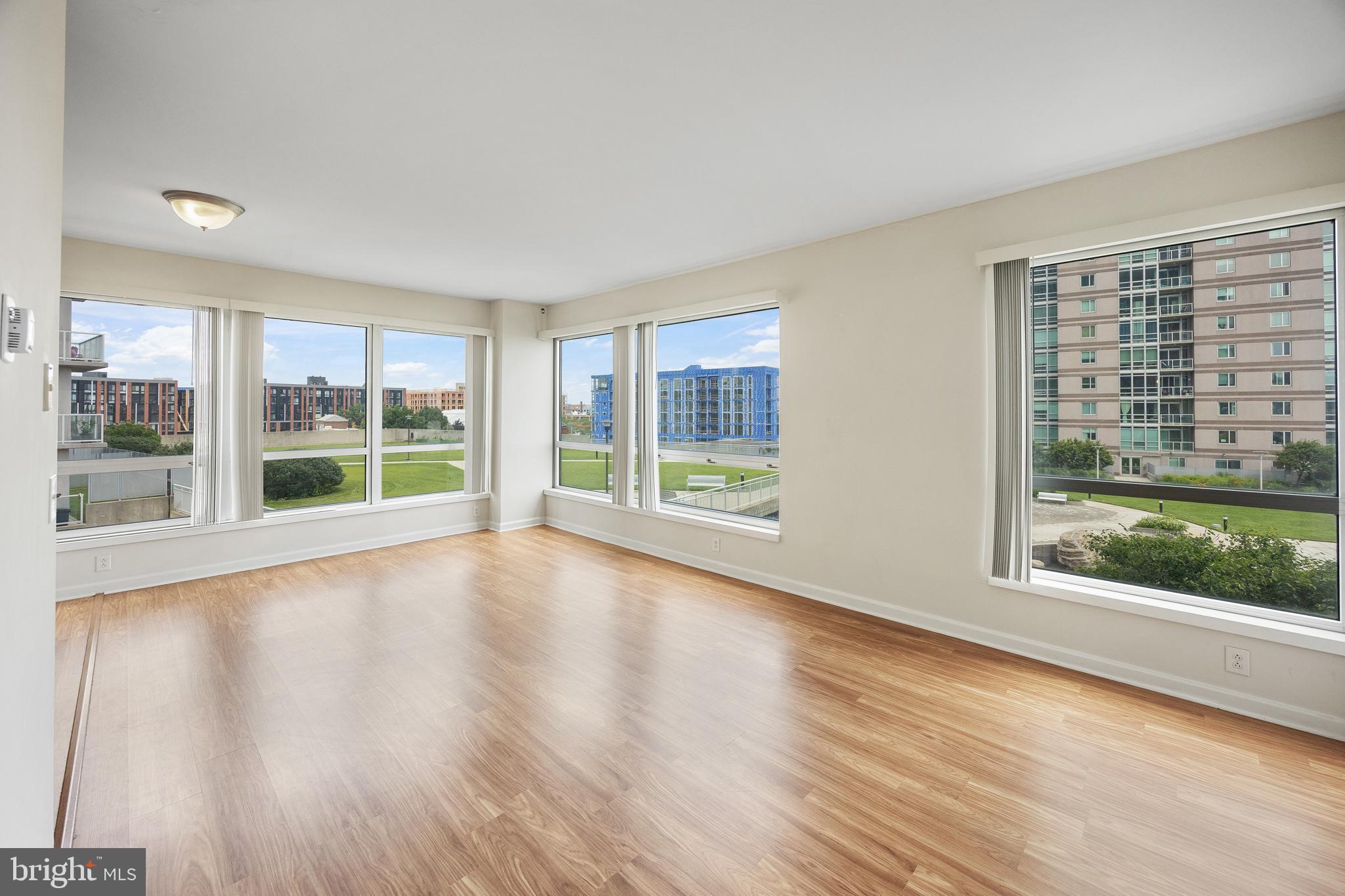 WATERFRONT SQUARE - Residential