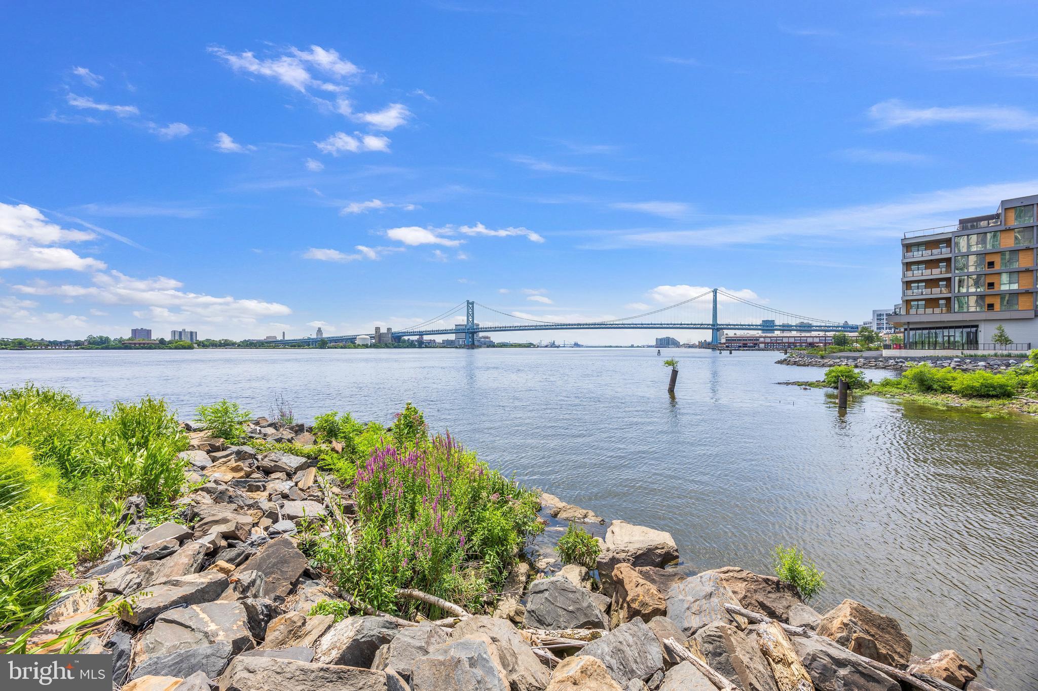 WATERFRONT SQUARE - Residential