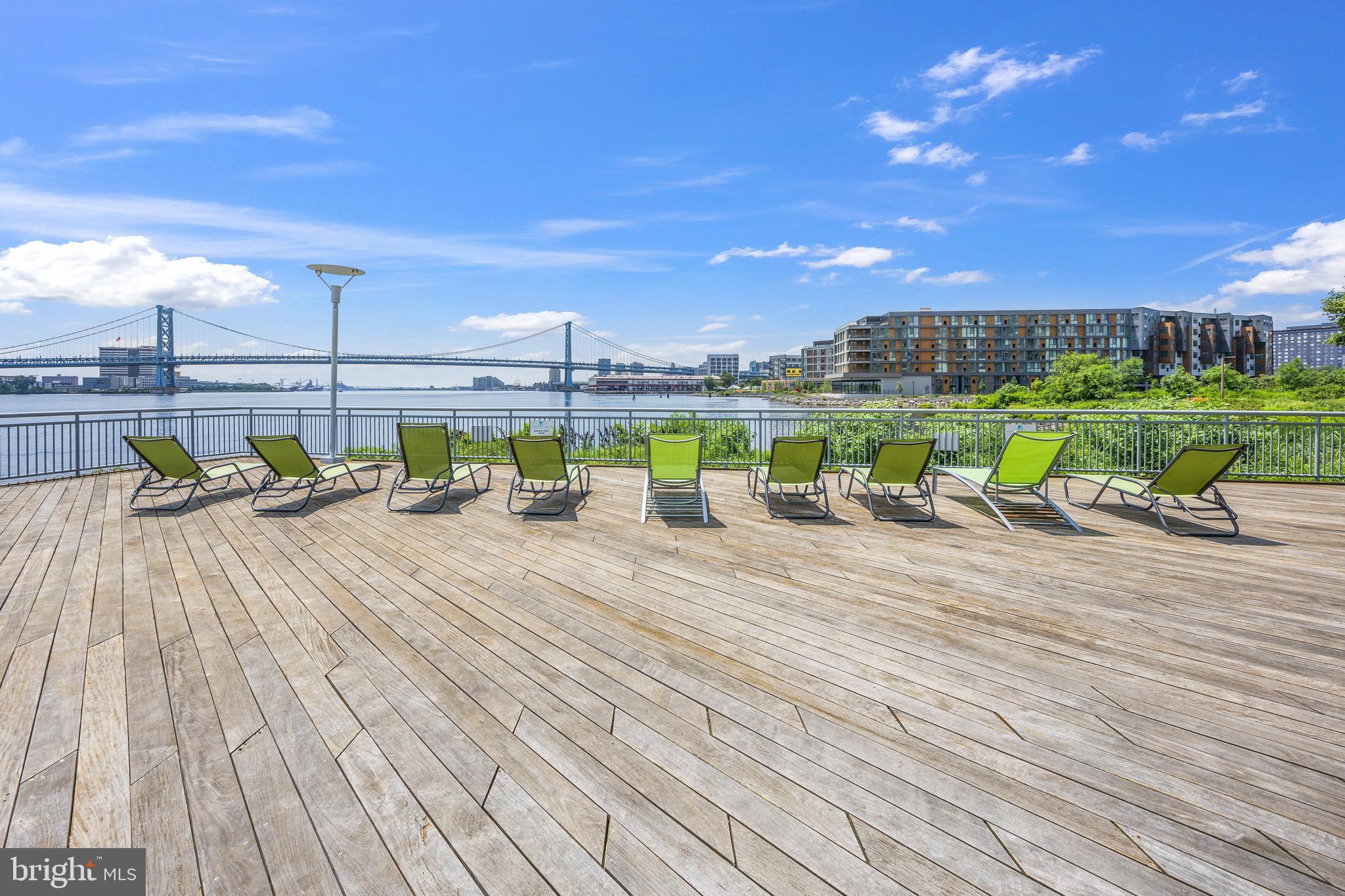 WATERFRONT SQUARE - Residential