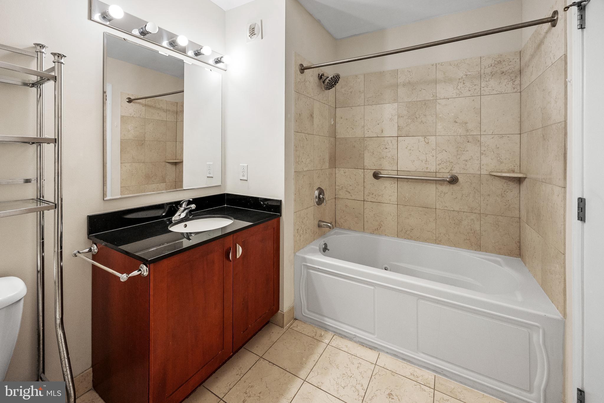 WATERFRONT SQUARE - Residential