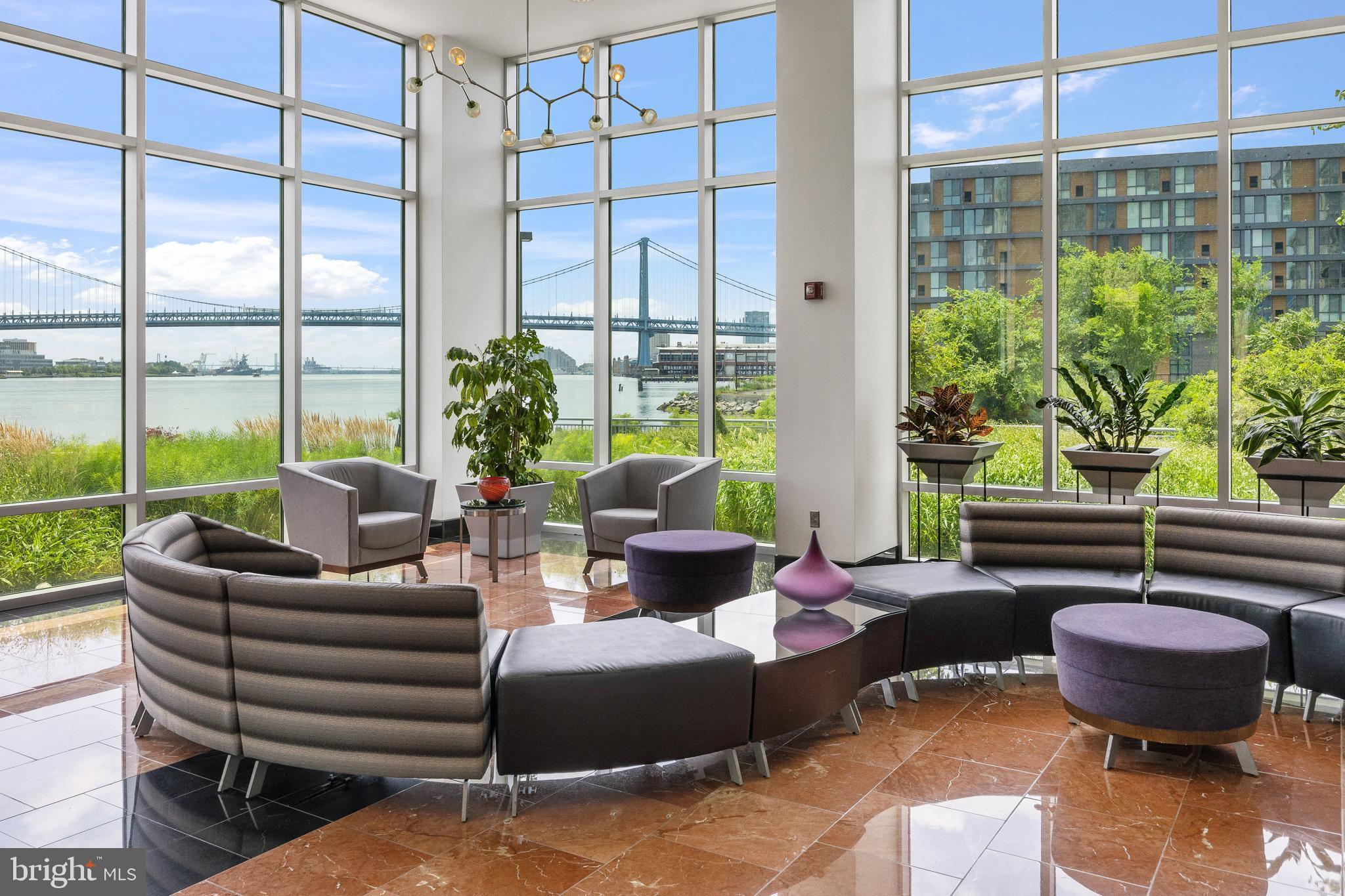 WATERFRONT SQUARE - Residential