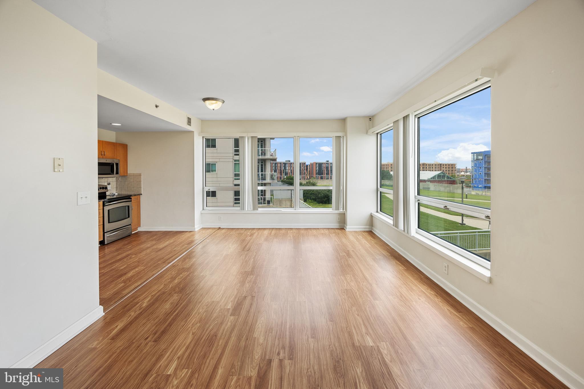 WATERFRONT SQUARE - Residential