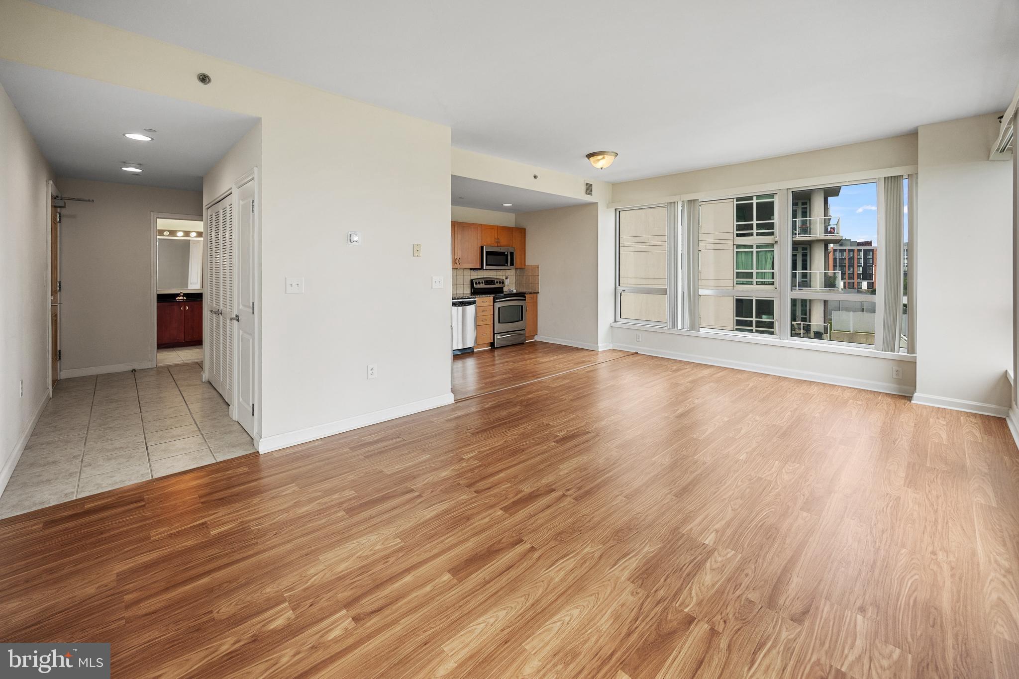 WATERFRONT SQUARE - Residential