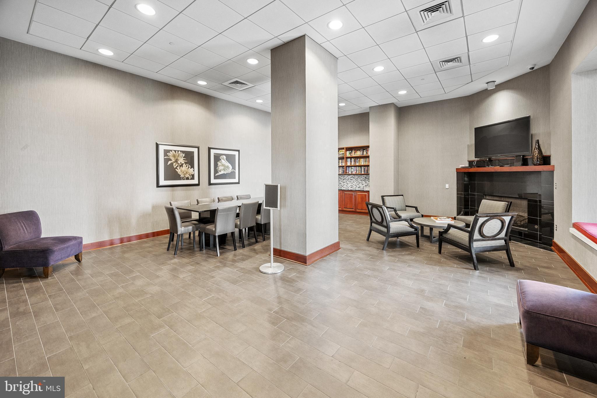 WATERFRONT SQUARE - Residential