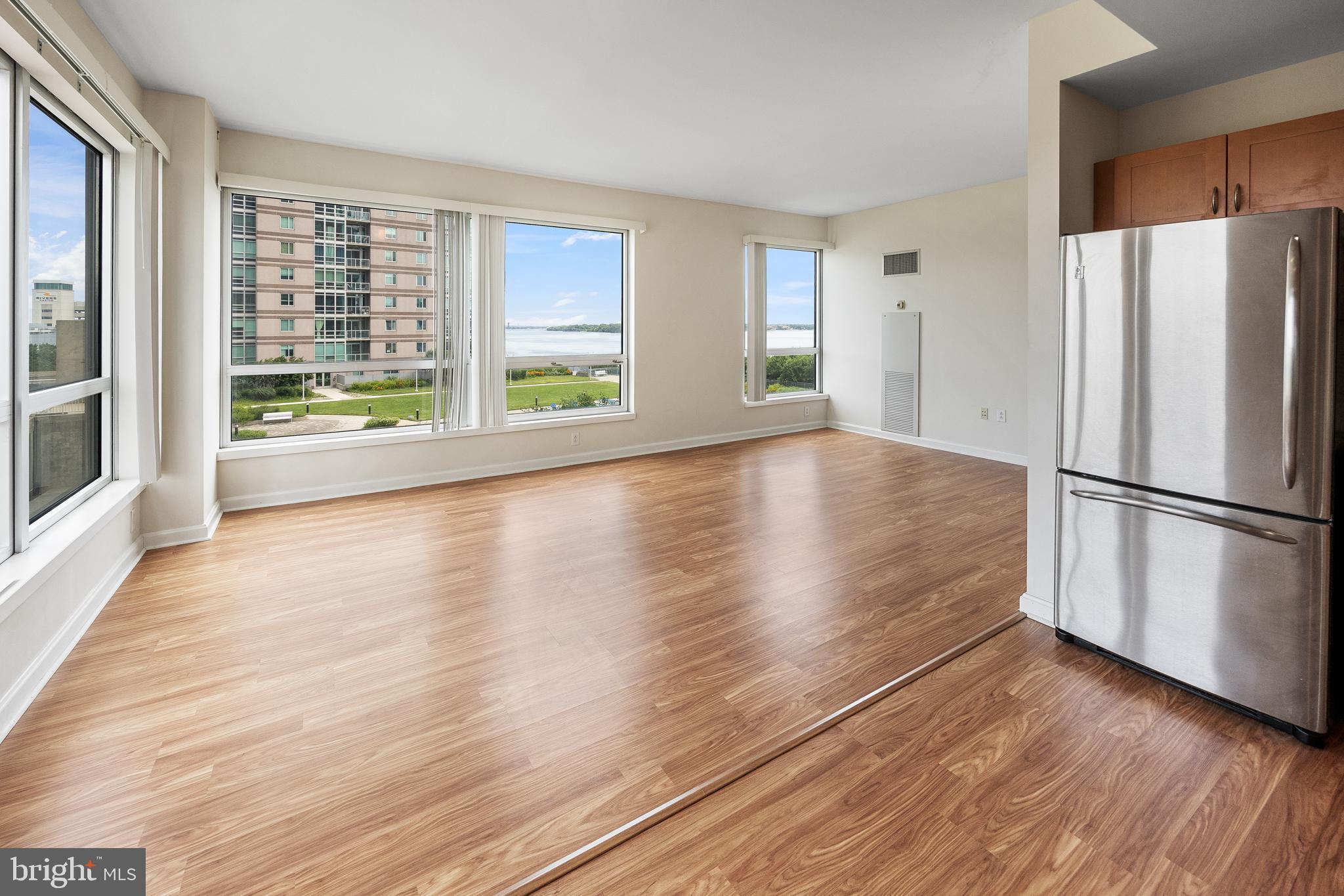 WATERFRONT SQUARE - Residential