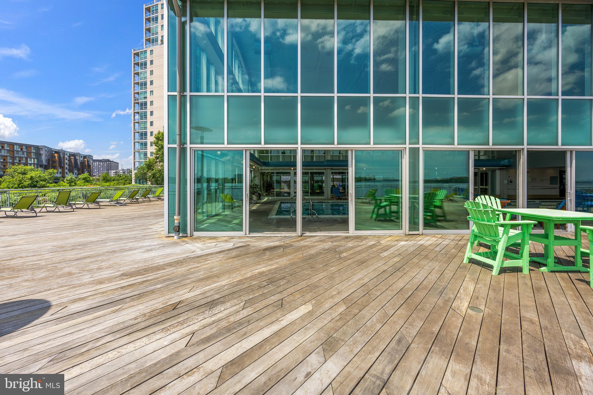 WATERFRONT SQUARE - Residential