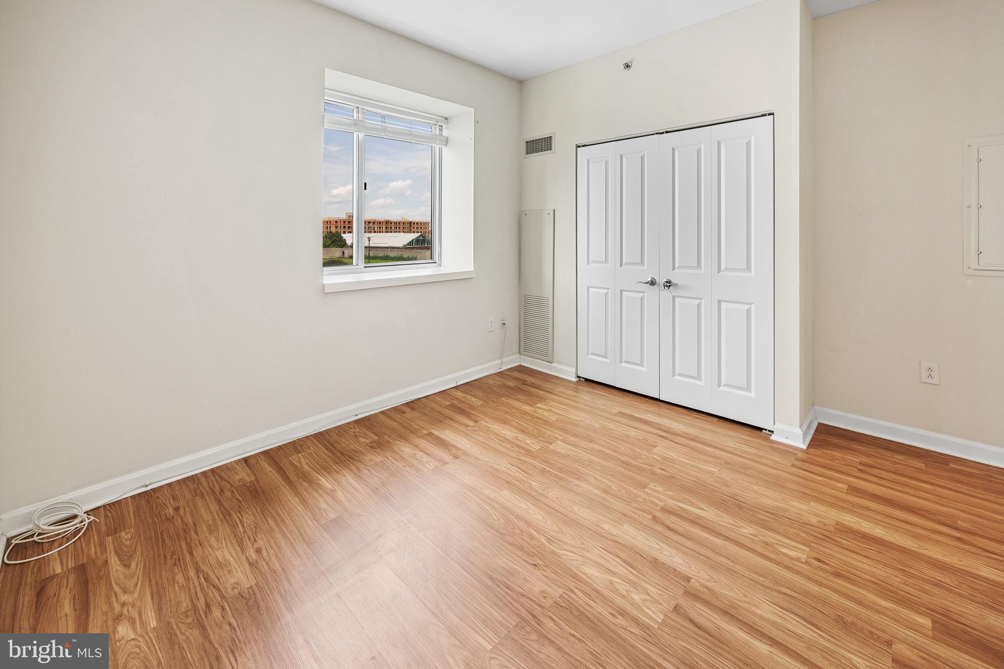 WATERFRONT SQUARE - Residential