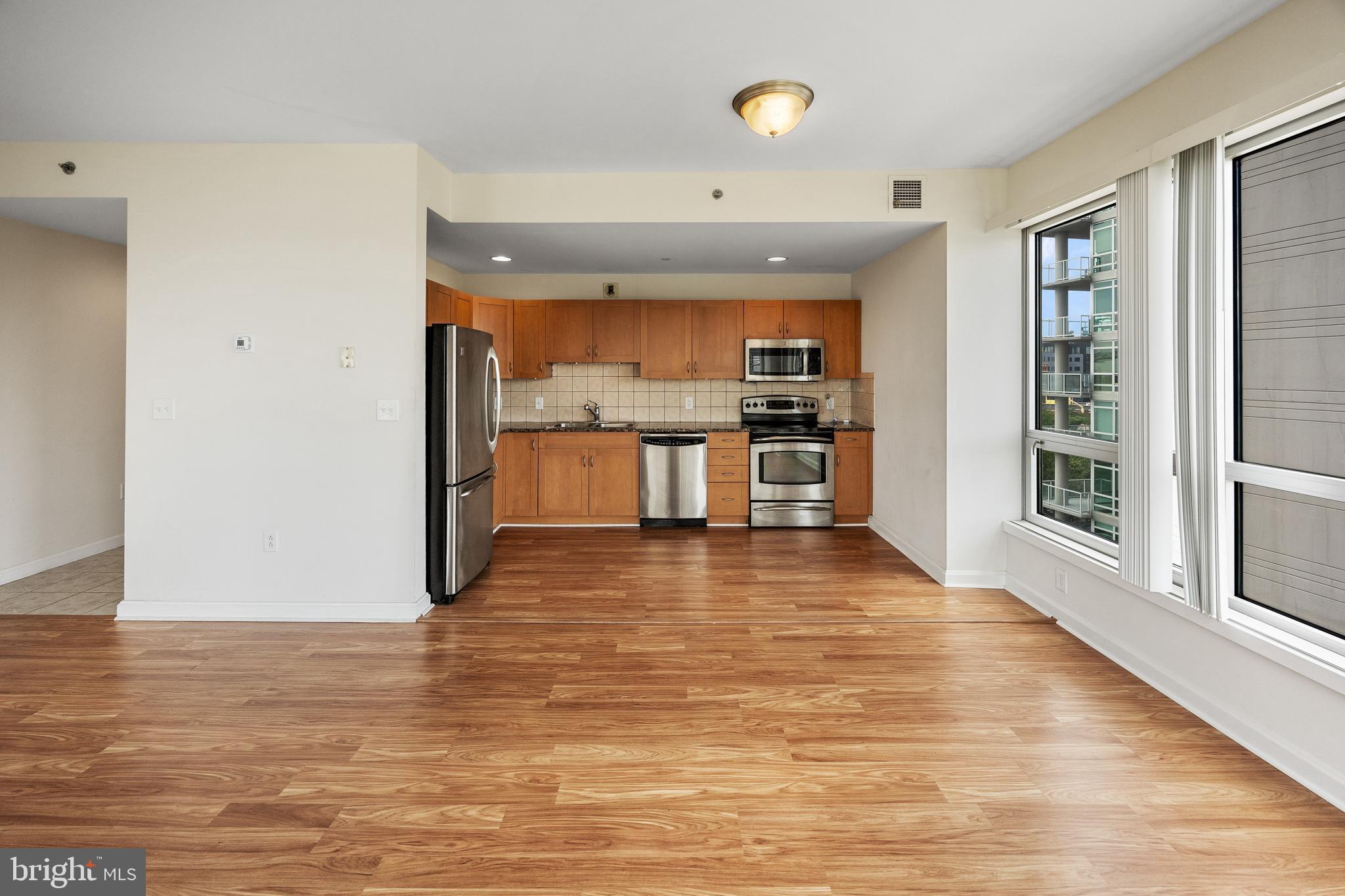 WATERFRONT SQUARE - Residential