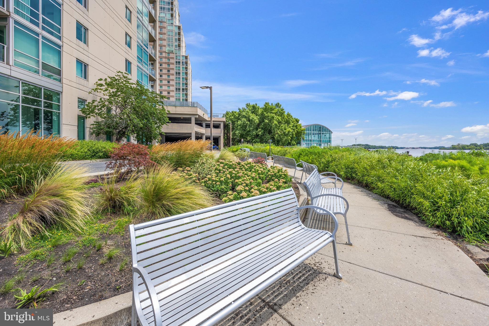 WATERFRONT SQUARE - Residential