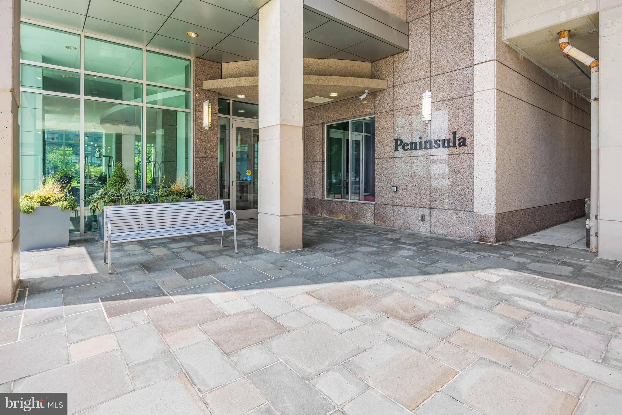 WATERFRONT SQUARE - Residential