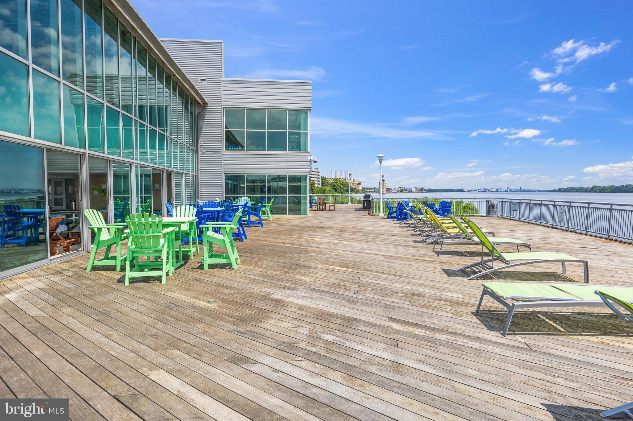 WATERFRONT SQUARE - Residential