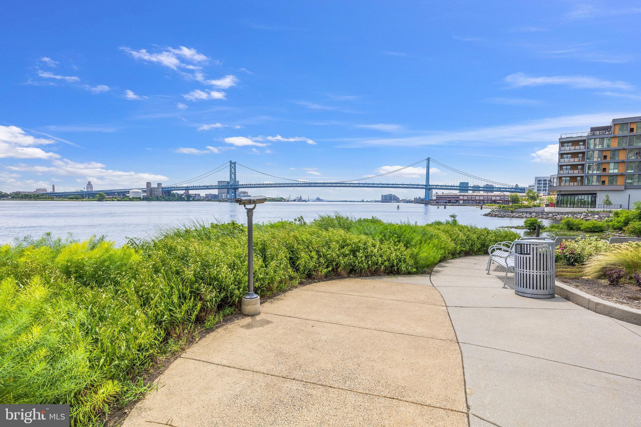 WATERFRONT SQUARE - Residential