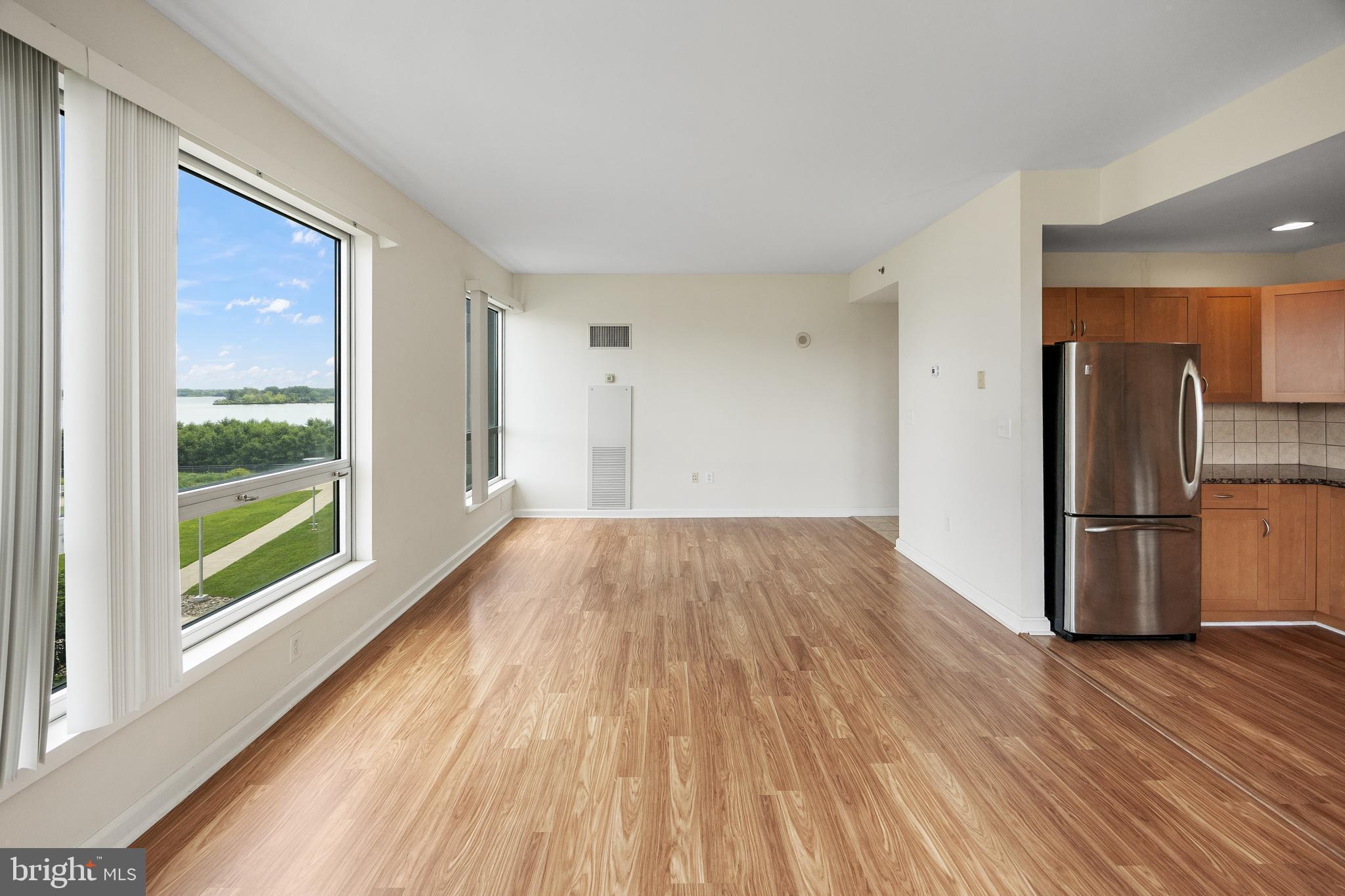 WATERFRONT SQUARE - Residential