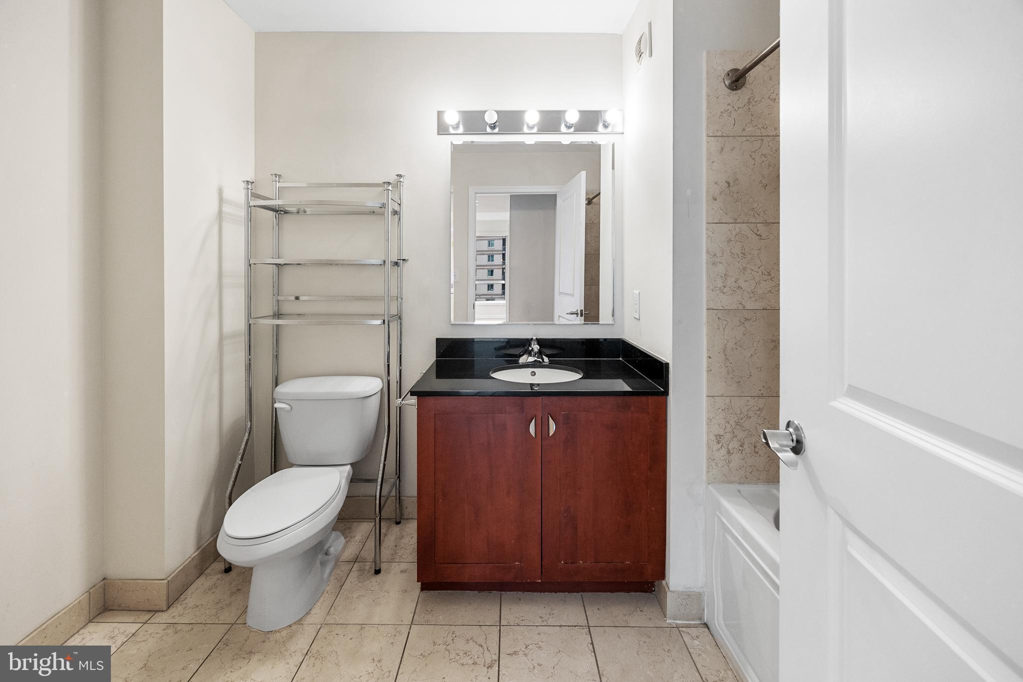 WATERFRONT SQUARE - Residential