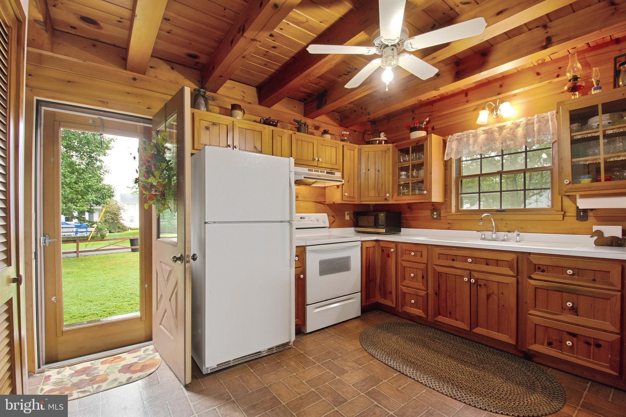 DEALE BEACH - Residential