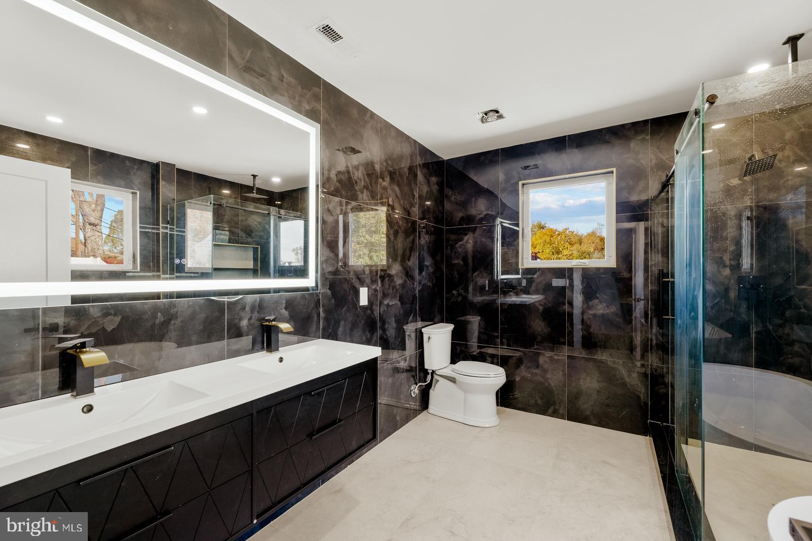 ACADEMY GARDENS - Residential