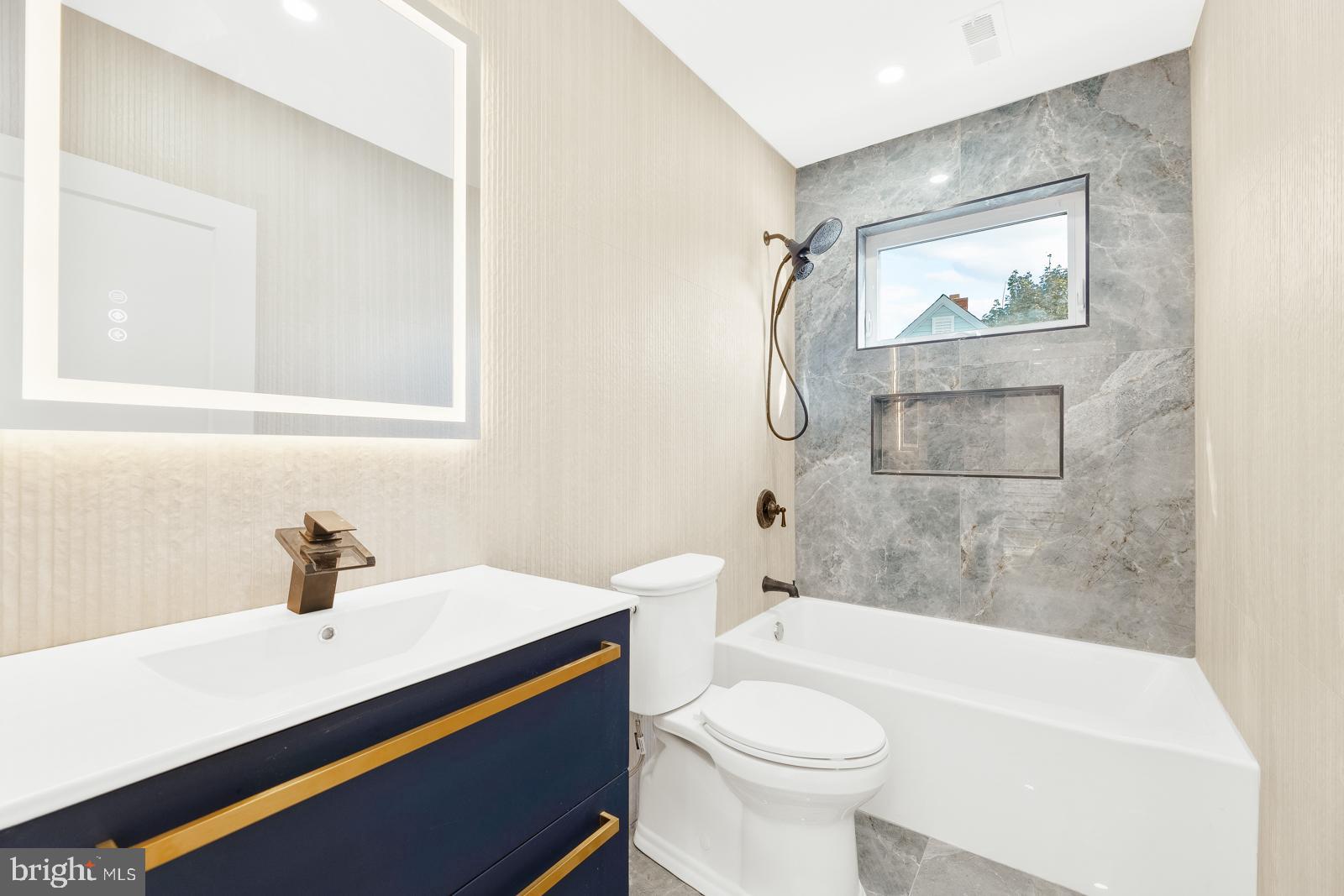 ACADEMY GARDENS - Residential