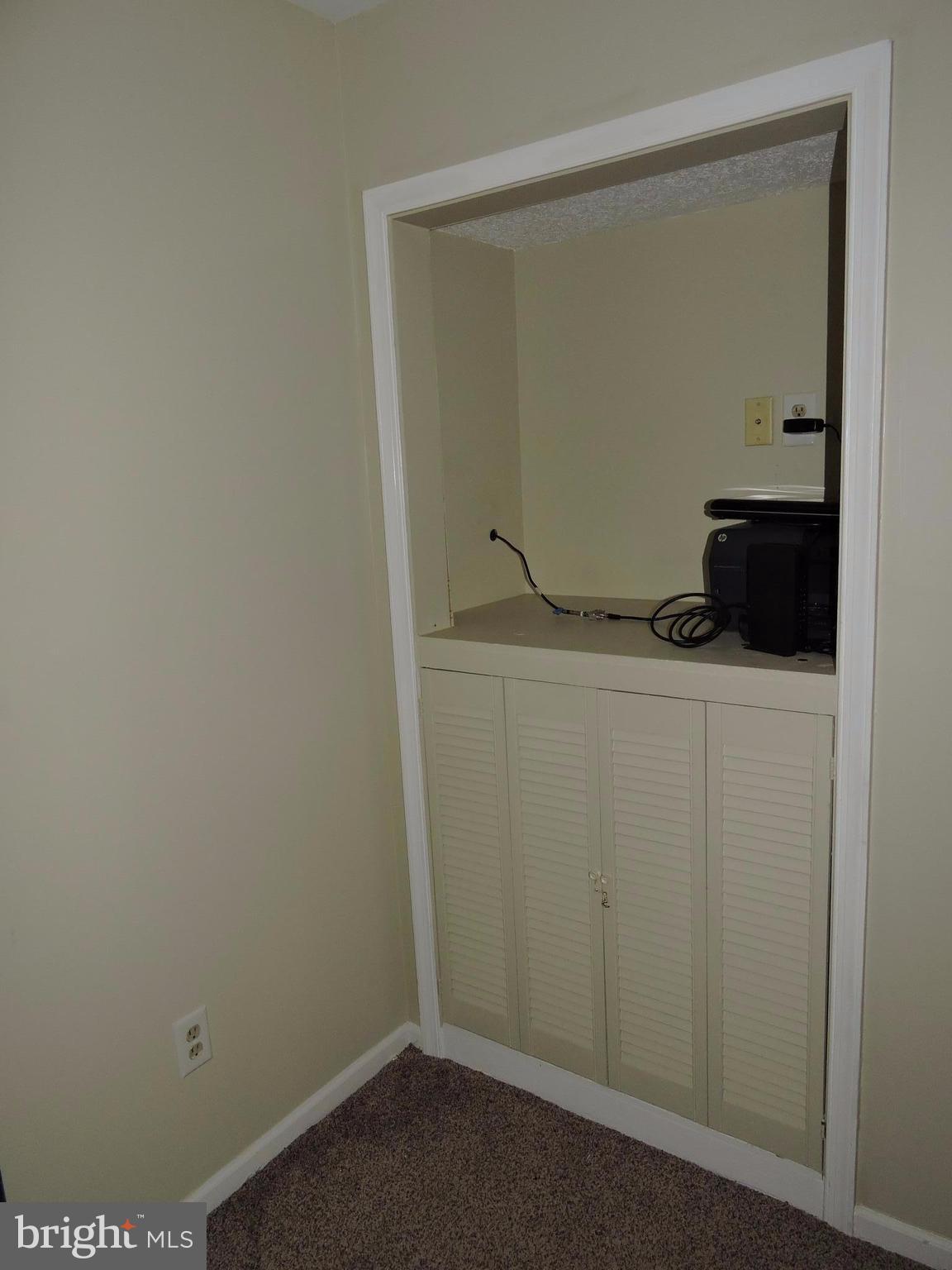 HUNTERS SQUARE - Residential