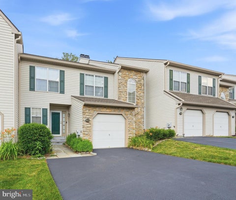Townhouse For Sale - 61 Hampton Court<br/> NORRISTOWN, PA 19403