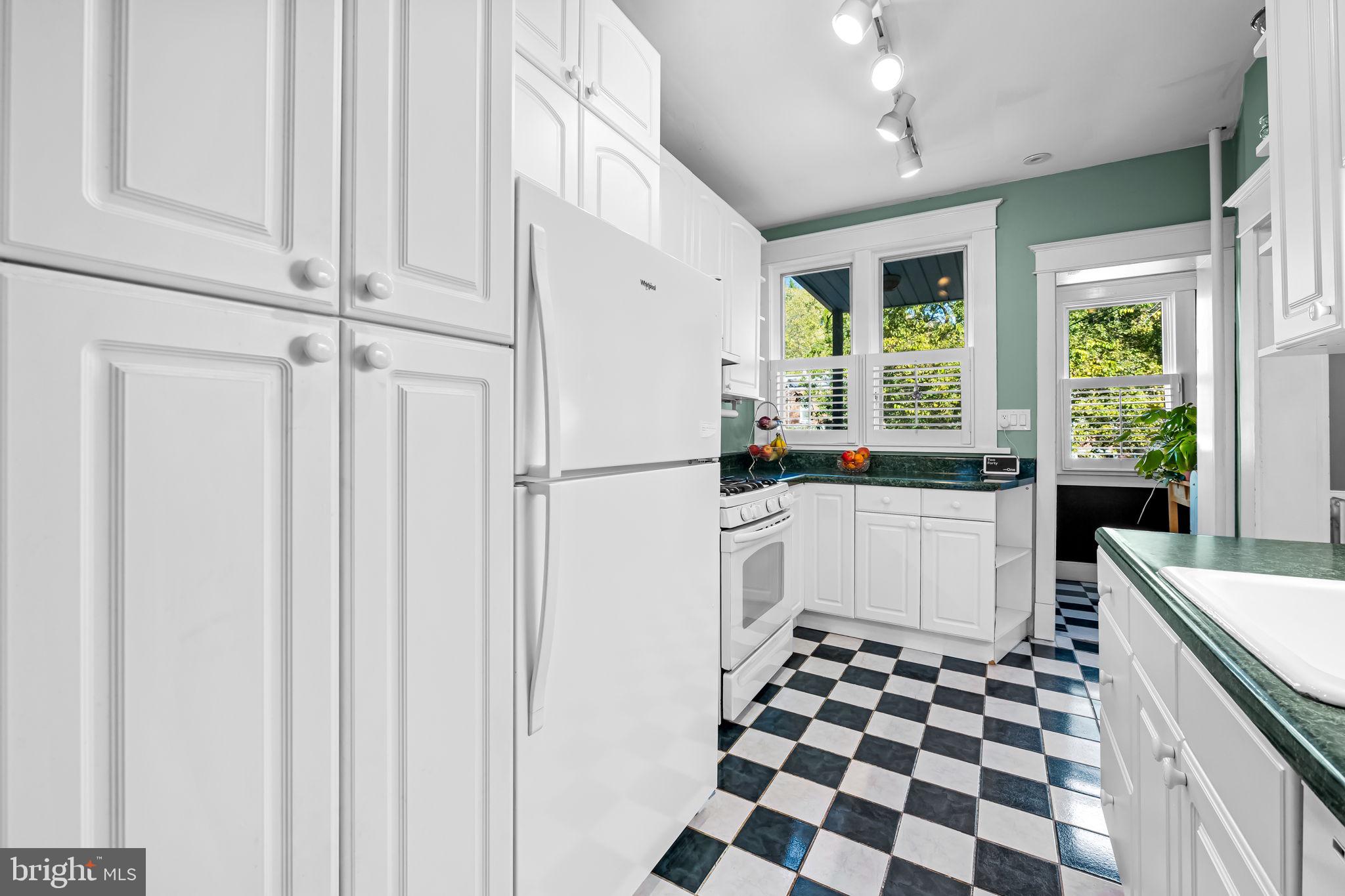 WYMAN PARK HAMPDEN - Residential