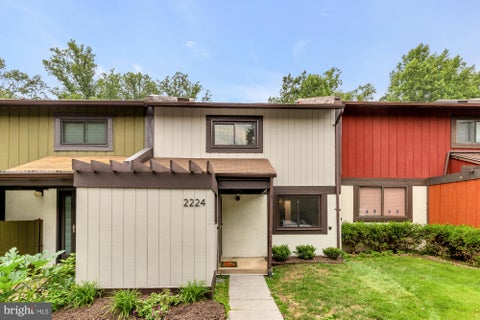 Photo of 2224 Wheelwright Court, RESTON, VA 20191 (MLS # VAFX2330262)