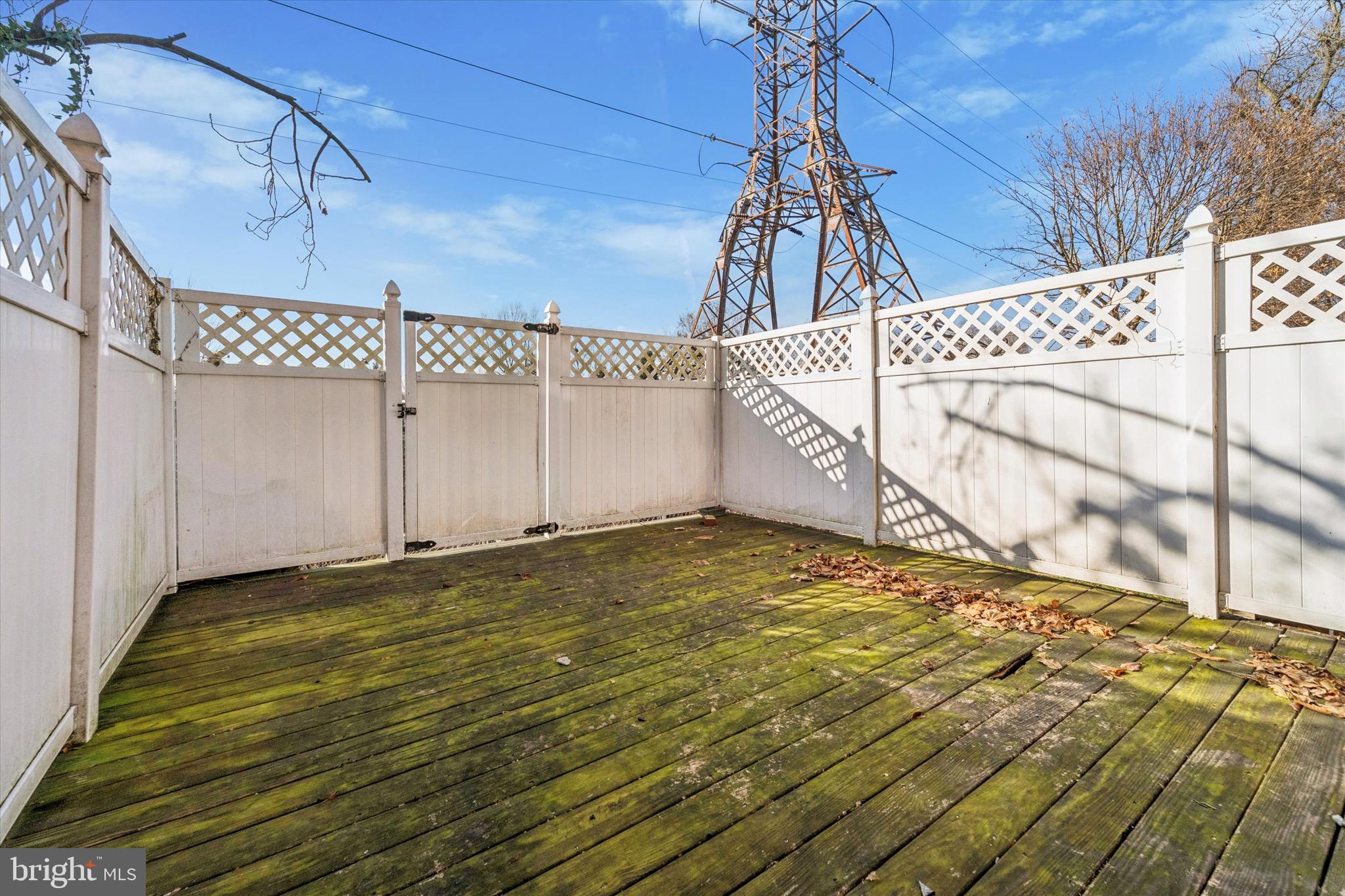 EAST FALLS - Residential