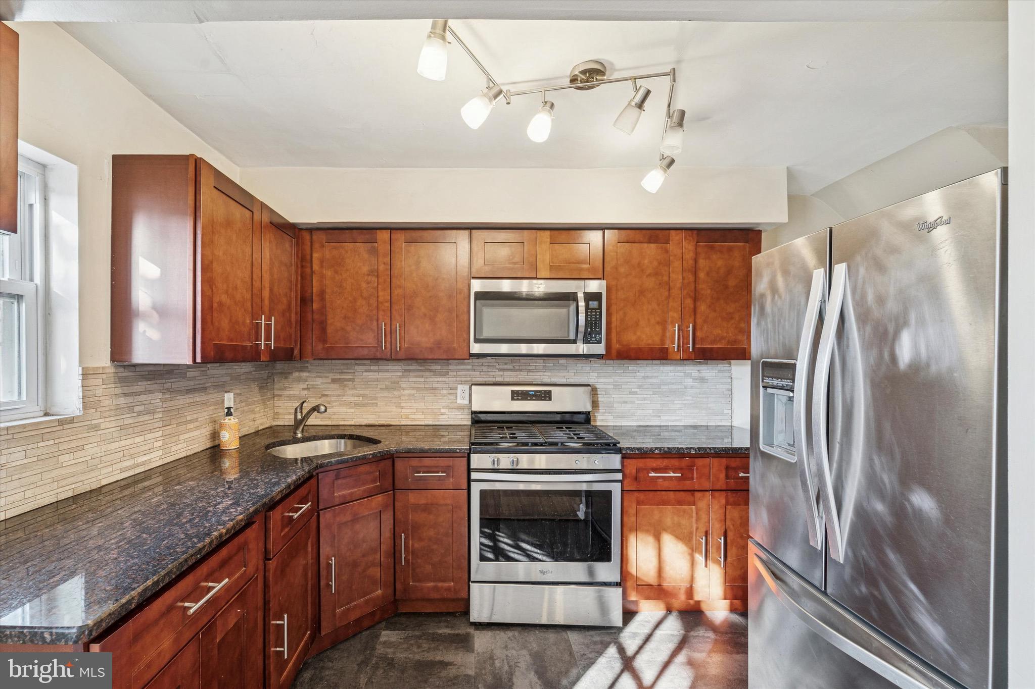 EAST FALLS - Residential